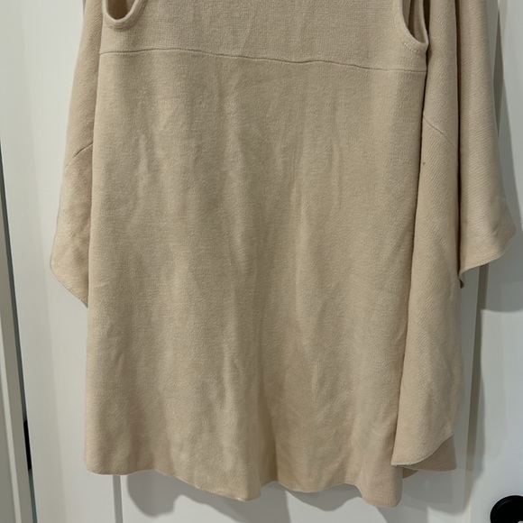 Women’s Light Beige / Off White Sweater Vest. One Size. Never Worn - Picture 6 of 6
